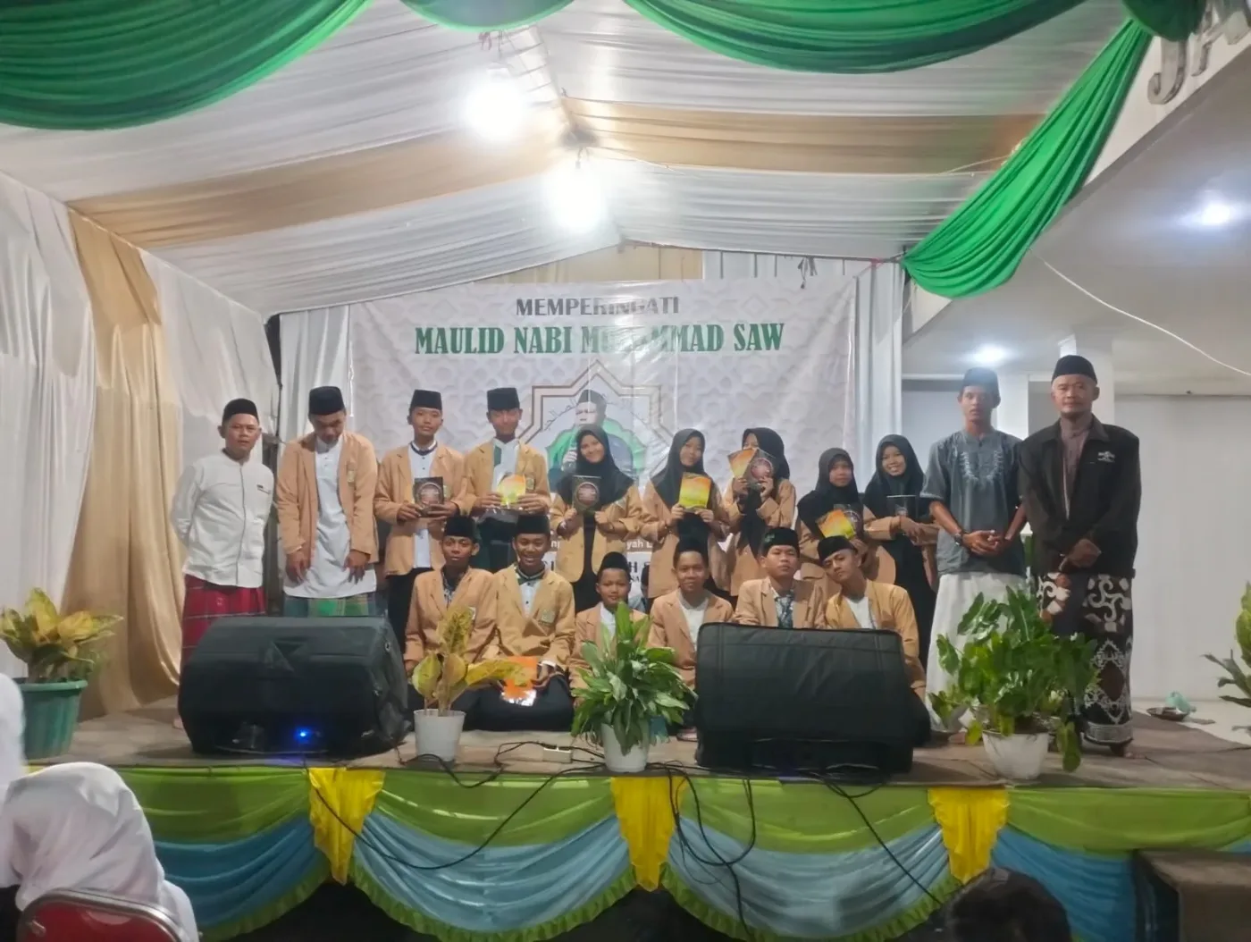 Gotong Royong Bersih Lingkungan Pesantren